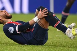 Chấn thương nặng, Neymar bật khóc rời sân