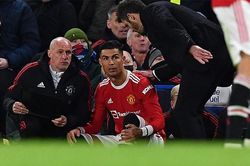 Michael Carrick: 'Để Ronaldo dự bị là quyết định của tôi, không phải Ralf Rangnick'