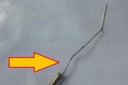 Cậu bé 10 tuổi tự nhét que sắt và thỏi nam châm vào dương vật