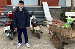 Vờ mượn xe đi đổ xăng rồi...lặn mất