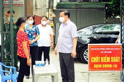 Hà Nội: Điều trị F0 thể nhẹ tại nhà, cho học sinh cấp 3 đi học từ 6/12