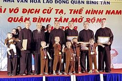 Hoàn Nguyên Tịnh thất Bồng Lai: 'Chúng tôi không phải người tu hành vô dụng'