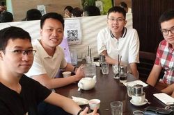 Bức ảnh 'cậu bé Google' Phan Đăng Nhật Minh xuất hiện cùng các Quán quân Olympia tại Úc gây sốt MXH