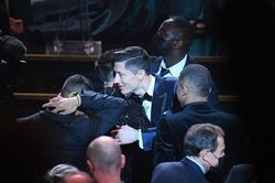 Messi: Lewandowski xứng đáng nhận Quả bóng vàng