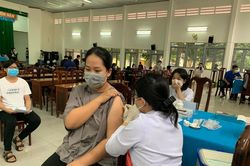 Gần 64.000 học sinh Đắk Lắk được tiêm vắc xin phòng COVID-19