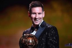 Bị viêm dạ dày-ruột, Messi vẫn phải ra sân mừng Quả bóng vàng?