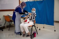 Malaysia dừng chuyển sang giai đoạn xác định COVID-19 là bệnh đặc hữu