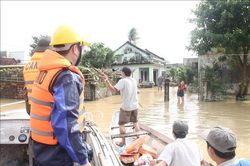 Bình Định: Hỗ trợ nhu yếu phẩm cho người dân bị cô lập trong lũ