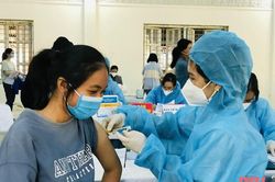 Hơn 25.000 trẻ em từ 15 - 17 tuổi ở Thanh Hóa được tiêm vắc xin phòng COVID-19