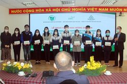 Tập đoàn Tân Mai trao máy tính bảng cho 20 học sinh Lâm Đồng
