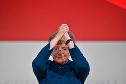 Đức tổ chức đại quân lễ để chia tay bà Merkel