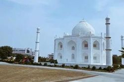 Người đàn ông dành 3 năm xây 'bản sao' đền Taj Mahal tặng vợ