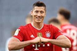 Lewandowski có cơ hội đá cặp với Mbappe và Haaland