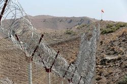 Lực lượng biên phòng Iran và Taliban đấu súng qua biên giới