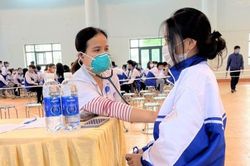 Trên 114 ngàn trẻ từ 12-17 tuổi được tiêm 1 mũi vắc xin COVID-19