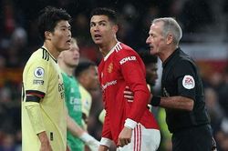 CĐV Man United giấu bóng khi Arsenal ép sân