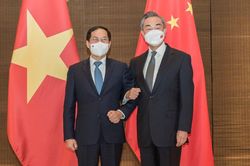 Việt Nam đề nghị Trung Quốc tạo thuận lợi cho hàng hóa đang ùn tắc ở biên giới