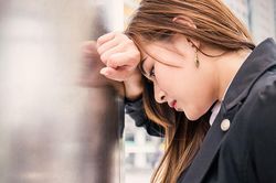 Ba năm chăm sóc mẹ chồng tận tình, lúc nguy kịch, bà tiết lộ một bí mật khiến tôi căm hờn