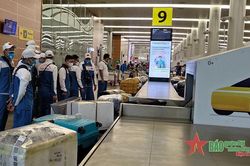 Đề nghị dừng tất cả các chuyến bay và cấm hành khách từ 10 quốc gia châu Phi