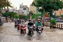 Người dân dài cổ mong dự án chống ngập hoạt động