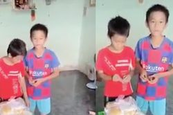Thấy 2 bé trai co ro đội mưa đi bán vé số, 9x đưa về tận nhà chứng kiến gia cảnh xót xa