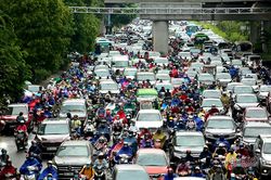 Hà Nội tính chi hơn 1.864 tỷ đồng cho giảm ùn tắc giao thông