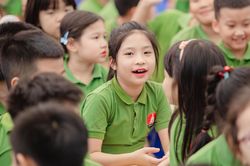 Thêm trường học ở Hà Nội thông báo khẩn cho học sinh dừng học trực tiếp từ 6/12