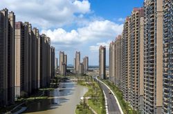 Khủng hoảng địa ốc Trung Quốc: Một công ty vừa vỡ nợ, 'ông lớn' Evergrande sắp bước vào cuộc tái cơ cấu lịch sử