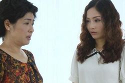 Biết mẹ chồng ốm nặng, tôi vội vã về quê thăm nhưng lại bật ngửa khi thấy cảnh sum họp vui vầy trong nhà