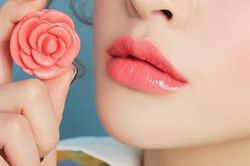 Tips dưỡng môi hiệu quả mùa hanh khô các nàng không nên bỏ qua