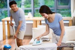 Nhờ bạn thân 'điều trị'... chồng lười
