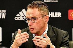 Gary Neville muốn Rangnick làm HLV MU lâu hơn 6 tháng