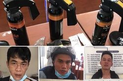 TPHCM: Xóa sổ băng 'đá xế' thủ dao búa, bình hơi cay chống trả khi bị truy bắt
