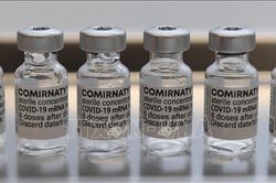 Tiêm mũi tăng cường với vaccine của Pfizer/BioNTech giúp tăng khả năng miễn dịch trước Omicron