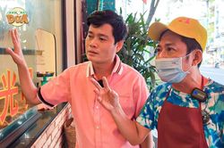 Bất ngờ hình ảnh NS Tấn Beo phụ việc tại quán vịt quay trong những ngày không có show