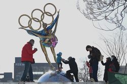 Chủ tịch IOC bình luận về trung lập chính trị giữa sóng tẩy chay Olympic Bắc Kinh