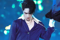 Concert YH: Sân khấu Vô Cảm của Vương Nhất Bác thế nào mà khiến fan muốn 'nổ tung'?