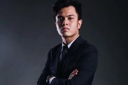 Thầy giáo ở Malaysia yêu cầu học sinh gọi mình bằng bố, khiến nhiều phụ huynh phẫn nộ