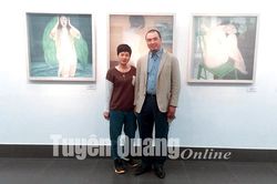 Họa sỹ Lương Ánh Hiện tham gia Triển lãm tranh 'Phụ nữ vẽ và Yêu'