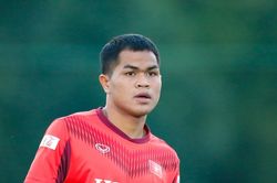 Quỳ lạy trọng tài, cầu thủ U21 HAGL bị cảnh cáo