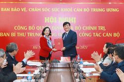 Công bố Quyết định của Bộ Chính trị, Ban Bí thư về công tác cán bộ