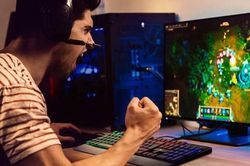 Khi người trẻ trở thành 'thánh chửi' trên game