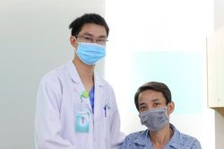 Cứu sống người đàn ông có chứng bệnh bụng cứng như gỗ