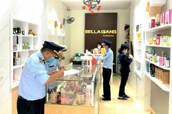 Hà Nội: Xử lý hành chính 1.230 vụ buôn lậu, hàng cấm, hàng giả, hàng kém chất lượng