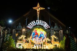 Rực rỡ ánh đèn đón Giáng sinh tại các nhà thờ ở Hà Nội