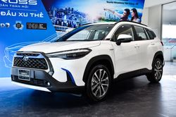 Toyota Corolla Cross vượt mặt Kia Seltos bằng doanh số kỷ lục