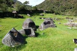 Tảng đá trắng linh thiêng của người Inca
