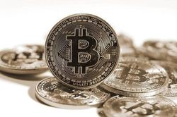 Một cú sập sàn, giá bitcoin bốc hơi 120 triệu đồng