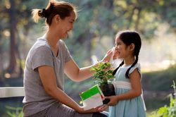 Con cái xuất sắc hay tự ti trong cuộc sống đều phụ thuộc vào 5 tính cách của người mẹ