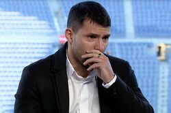 Ngôi sao Sergio Aguero khóc hết nước mắt, chính thức giải nghệ sớm